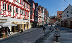 Wunderschön erhaltene Fachwerkhäuser in der Hauptstraße in Ochsenfurt.
