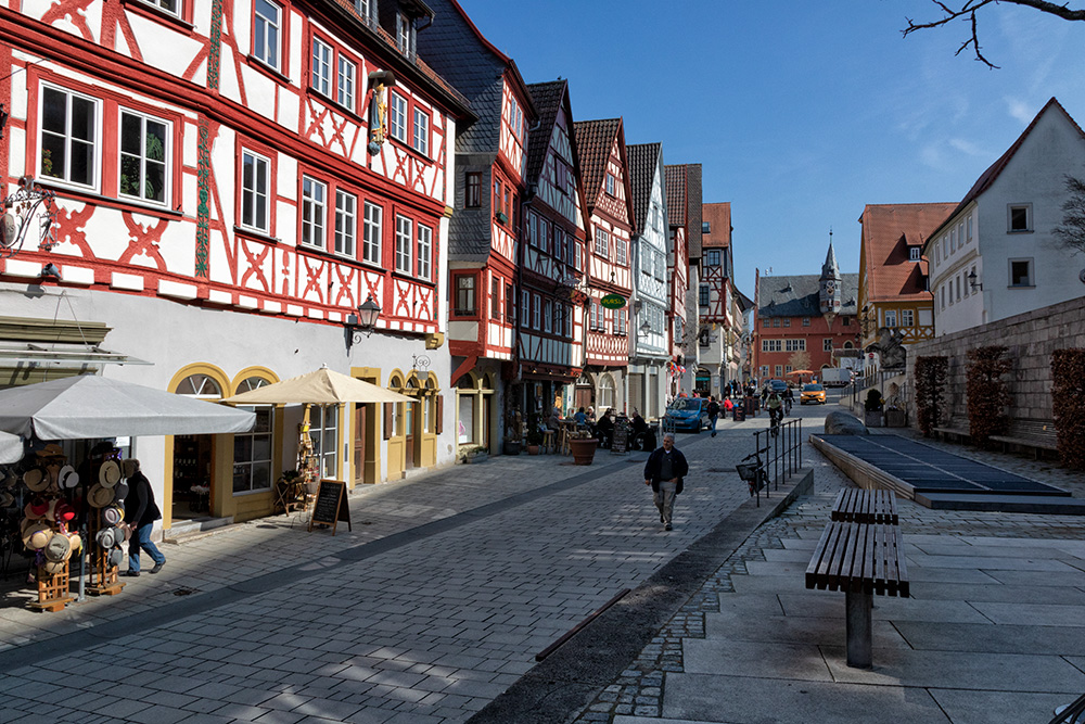 Wunderschön erhaltene Fachwerkhäuser in der Hauptstraße in Ochsenfurt.