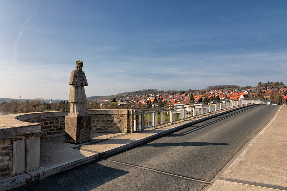 Blick über die Alte Mainbrücke in Ochsenfurt.