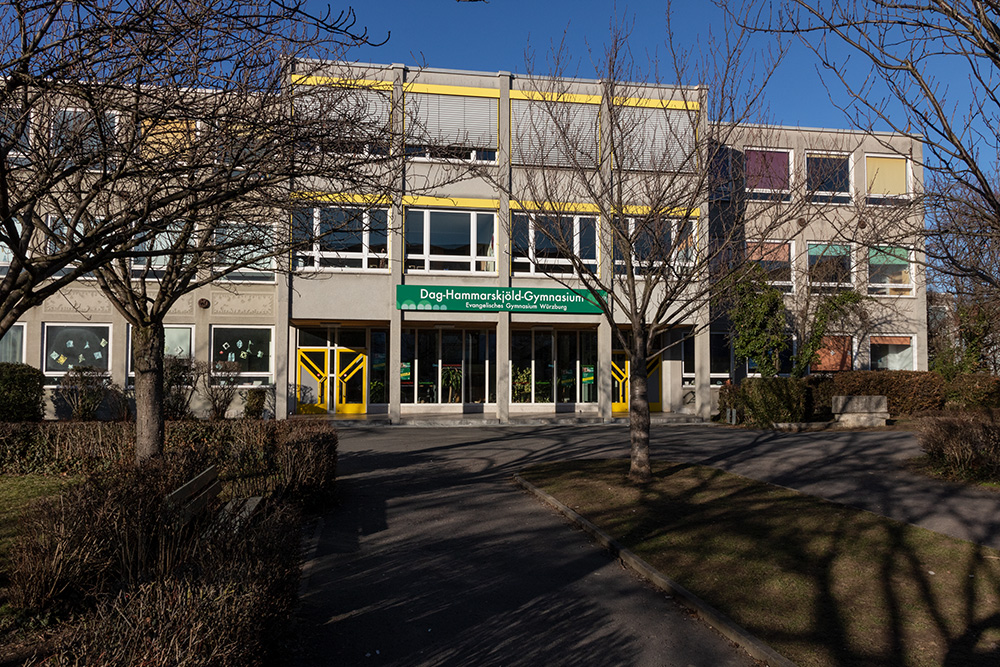 Das heutige Dag-Hammarskjöld-Gymnasium am Frauenlandplatz war früher (bis 2001) das "Schönborn-Gymnasium".