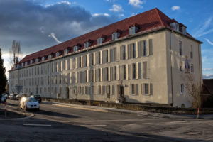Im Jahr 2018 frisch renovierte Gebäude aus den 1930er Jahren an der Straße "Lange Bögen".
