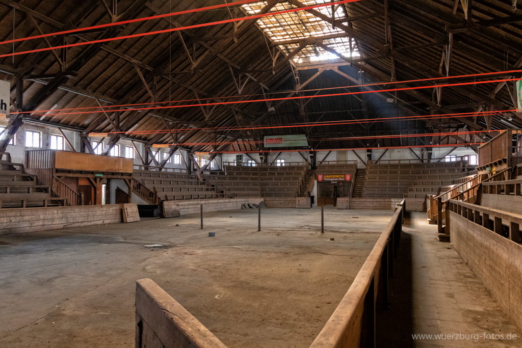 Blick in die historische Frankenhalle vor der Sanierung im Jahr 2022.
