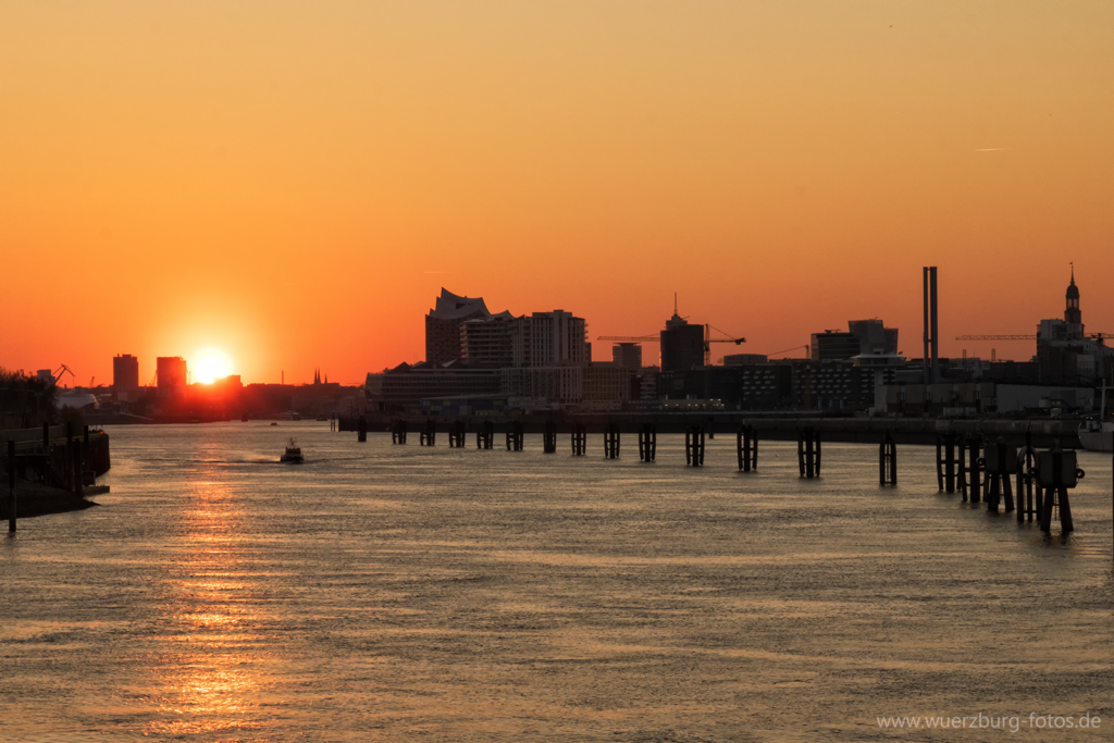 Sonnenuntergang im Hamburger Hafen
