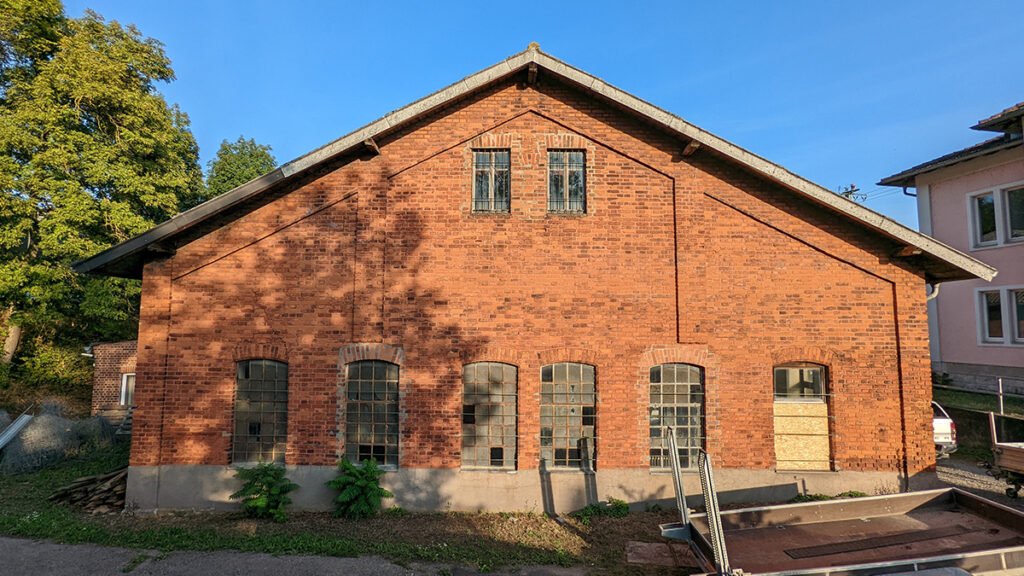Historische Gebäude der Eisenbahn aus vergangenen Tagen.