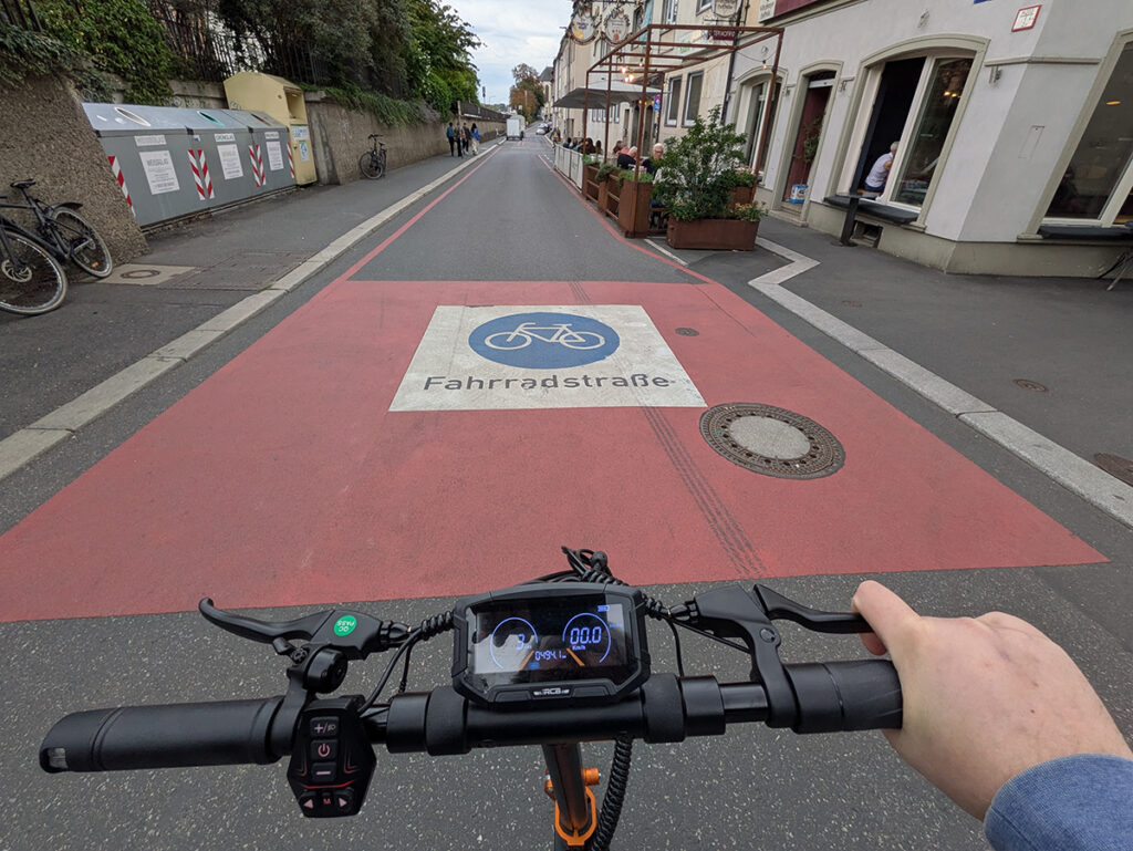 Fahrradstraßen: In und um Würzburg gibt es viele gute Möglichkeiten mit dem E-Scooter zu fahren.